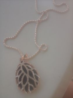 Rose gold necklace and pendant