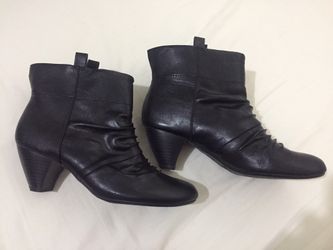 American Eagle Black Leather Boots - Women’s Size 6.5W
