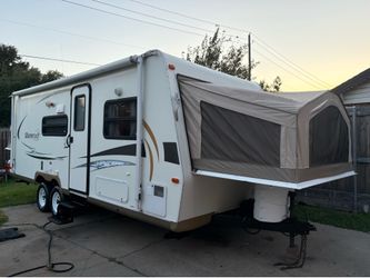 2014 Shamrock 24ft hybrid slide out Ac awning sleeps 9