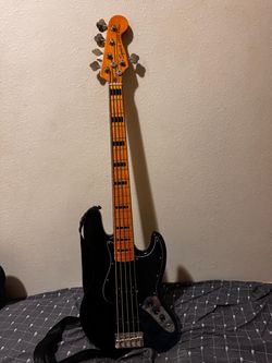 Squier Classic Vibe 70s Jazz Bass V 5 Strings by Fender + Bag +amp peavey