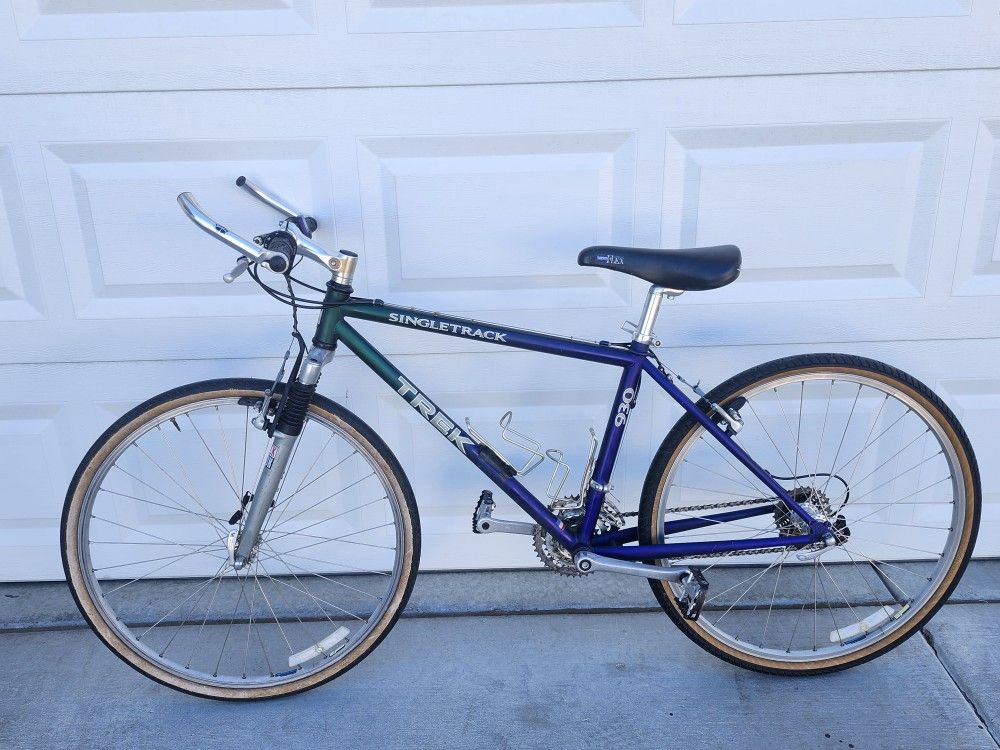 TREK 930 SINGLETRACK 21 SPEED 26INCH BIKE- SHIMANO EQUIPPED for