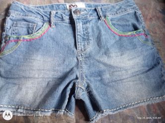So size Small /medium women's jean shorts