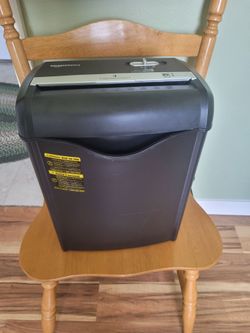 Paper and credit card shredder