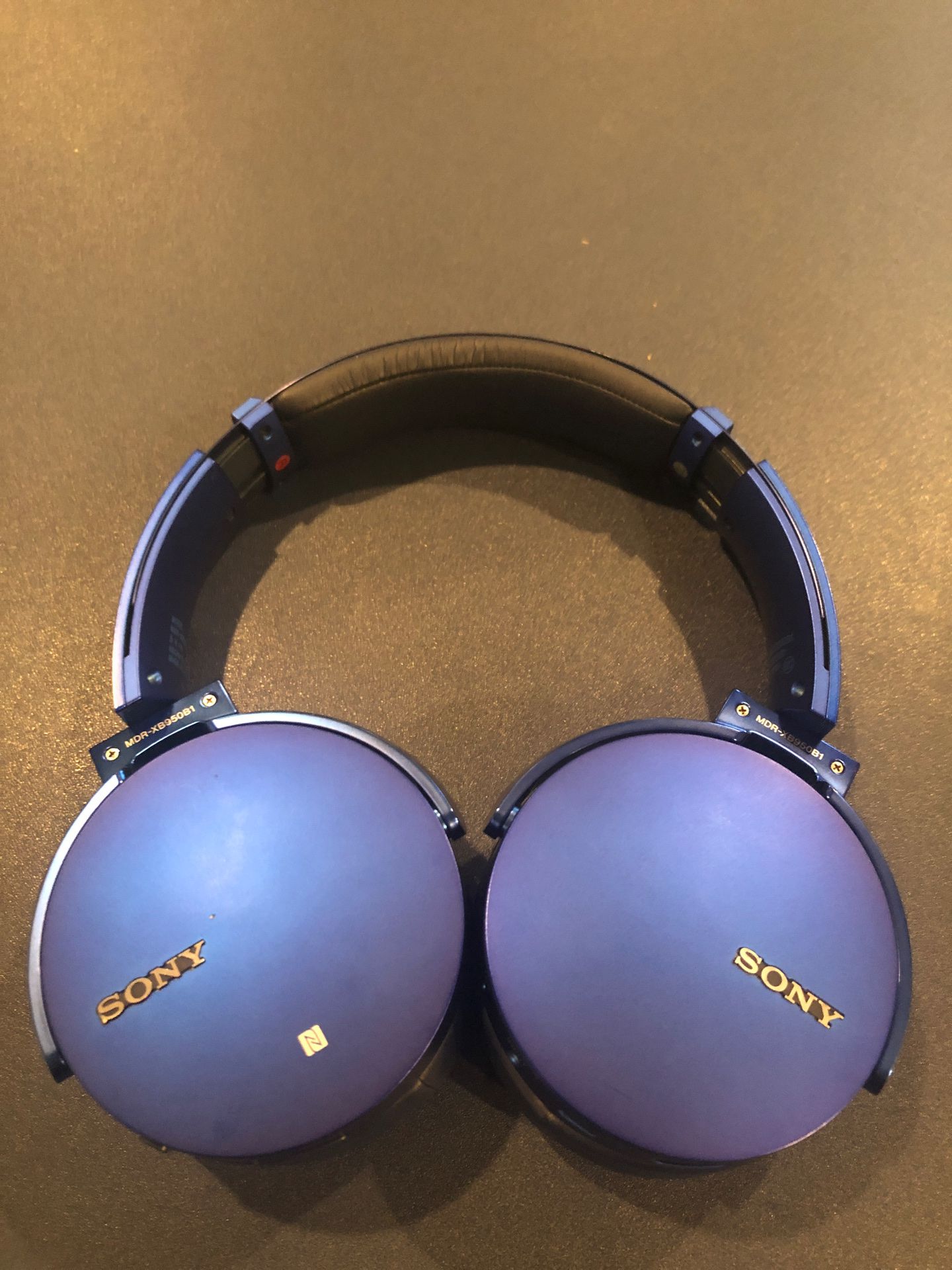 Sony wireless bass boosted headphones