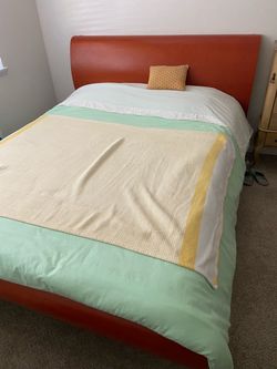 Queen bed frame & mattress