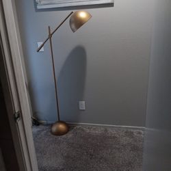 Lamp, has a dimmer