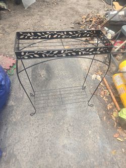 Black Metal Plant Stand