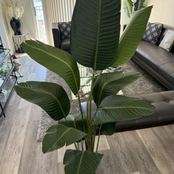 Pretty Artificial Plant 5 Ft Tall! Brand New