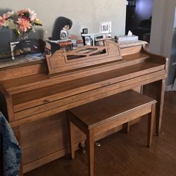 Wurlitzer spinet piano (Decent Condition)