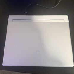 Alienware X16 R2