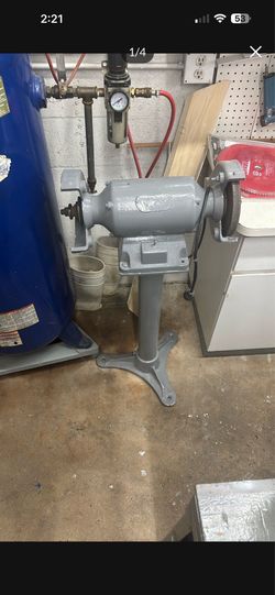 Vintage Delta/Rockwell Model 23-105 Pedestal Grinder