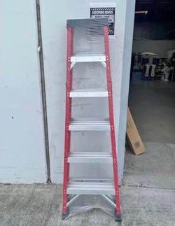 New 6-Foot Fiberglass Step Ladder 500-Pound Load Capacity Type IAA Folding Platform Ladders