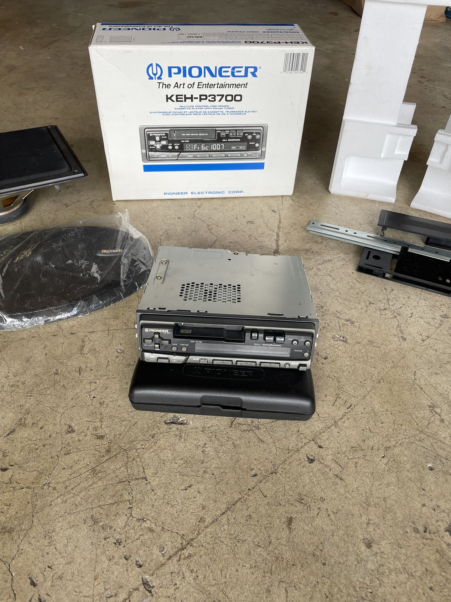 PIONEER AM/FM CASSETTE CAR STEREO for Sale in Tigard, OR OfferUp