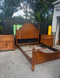 4-Piece Tropical Style Queen Bedroom Set - Bed, Dresser, & 2 Nightstands and tv stand