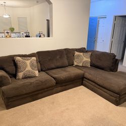 Sectional Couch W/Chaise
