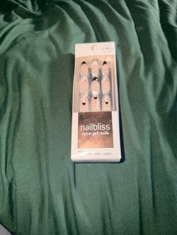 Press on nails