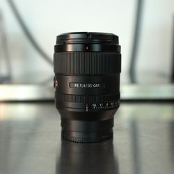 Sony 35mm F1.4 G-Master Prime Lens E-Mount for Sony Cameras For Sale!
