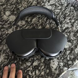 airpods max’s 1st generation