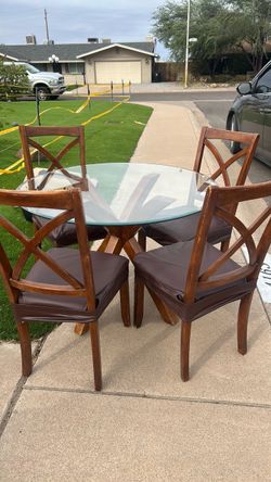 Small dining table e chairs