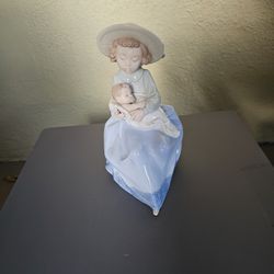 Nao Liadro Porcelain Vintage Figurine #1390 A Sister's Love