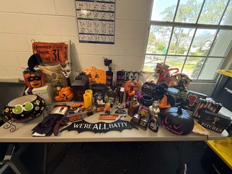 New and Like New Halloween Decorations