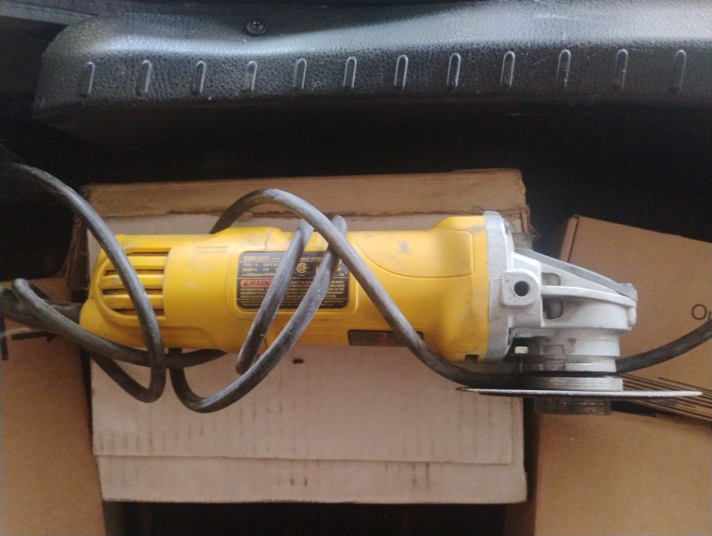 DeWalt 4.5 In Grinder