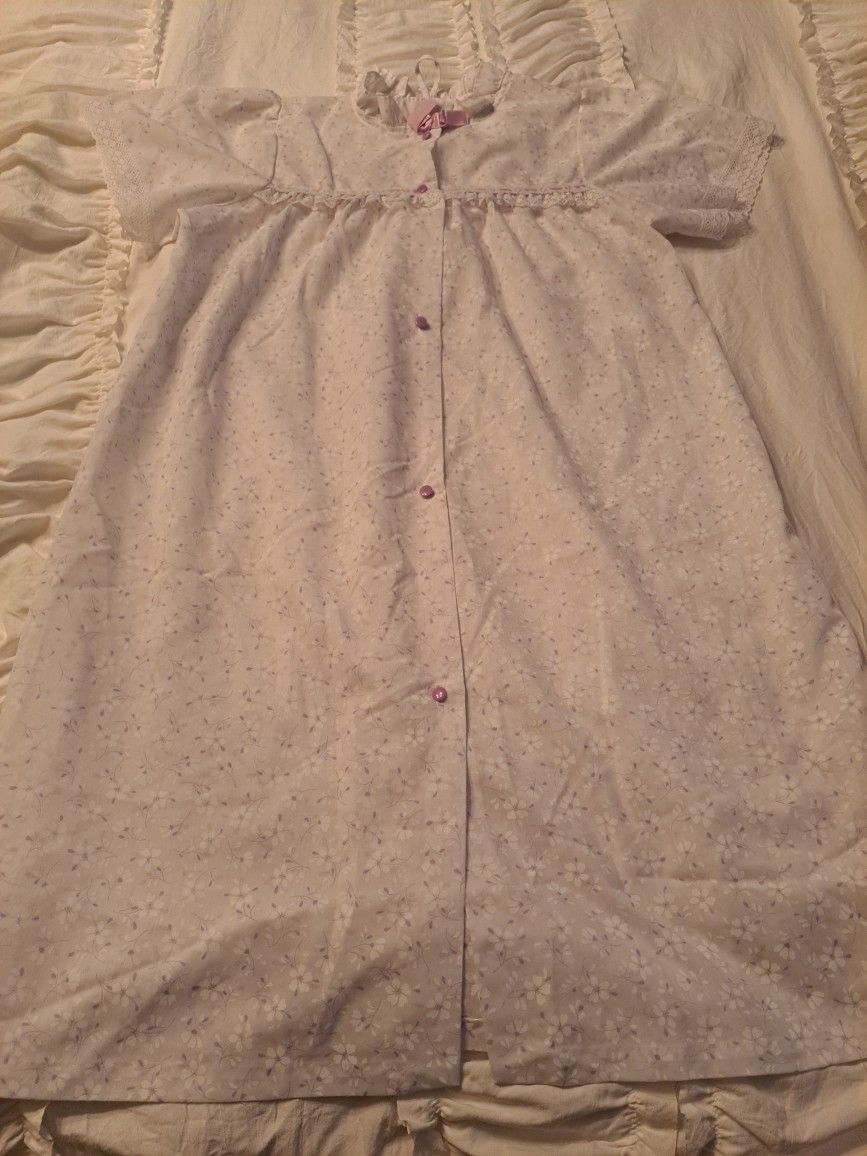 Women's Sleepwear Nightgown Size Medium Ballet New York Purple & White Floral Decor 