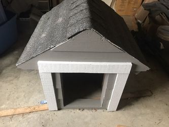 Dog house! Carpenter built!!