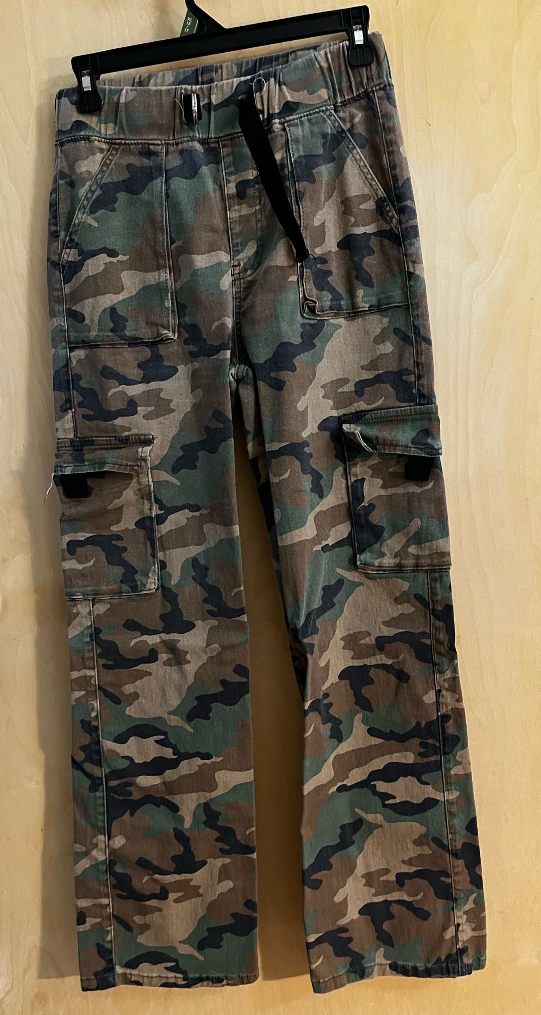 Women’s Camouflage Low-Rise Cargo Pants