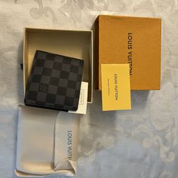 Louis Vuitton Men’s Slender Wallet