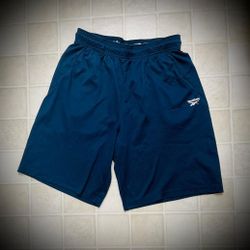 REEBOK MEN'S SHORT.
SIZE L.
100% POLYESTER.
EXCELLENT CONDITION!