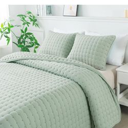 WDCOZY California King Size Sage Green Oversized Bedding Set with 2 Pillow Shams, Lightweight Soft Bedspread for All Season, 3 Piece, 116"x106"