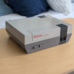Nintendo NES Console w/Controllers 
