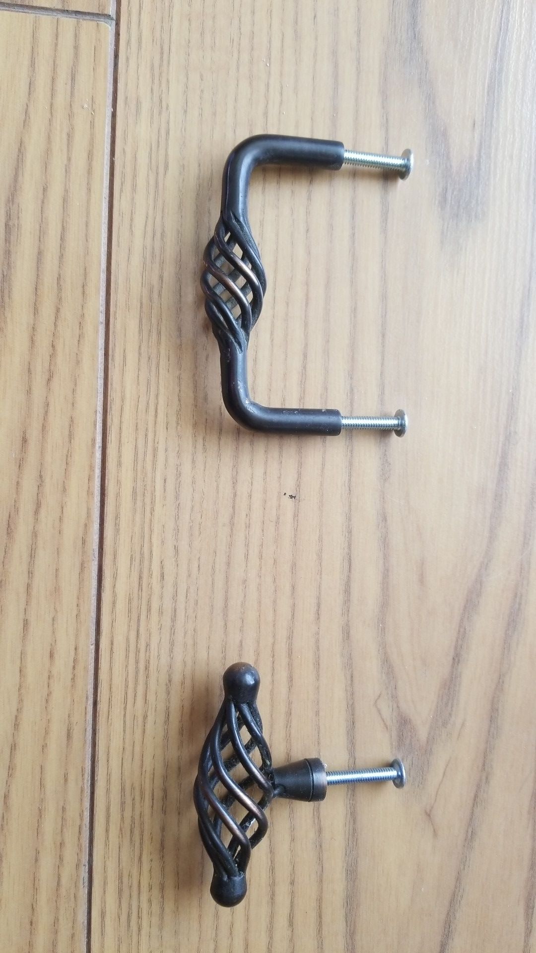 Kitchen pulls/handles