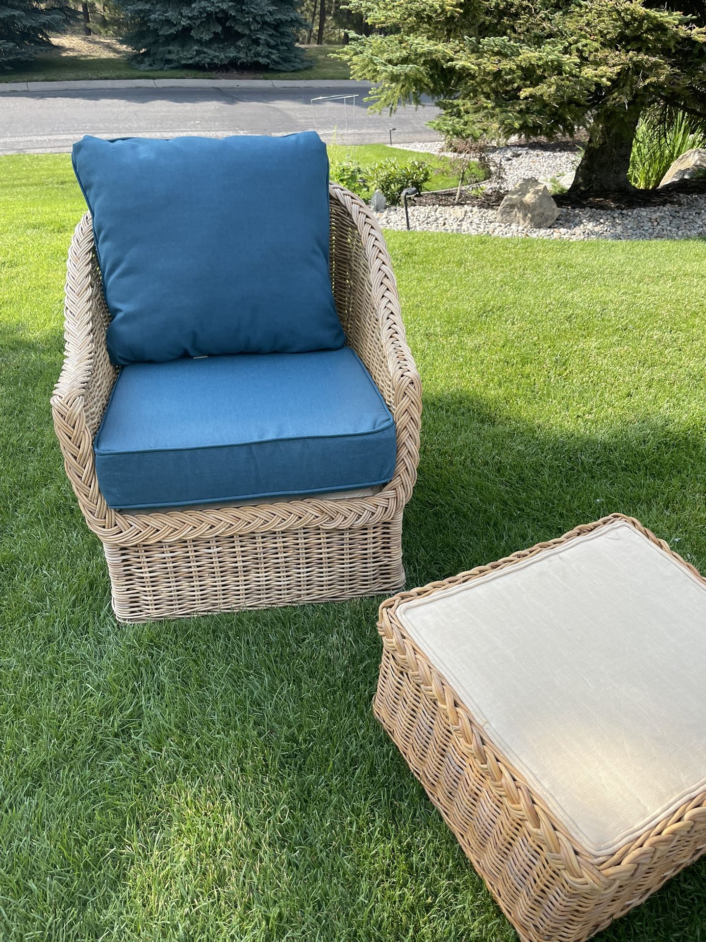 Comfy And Wide Wicker Chair And Ottoman*