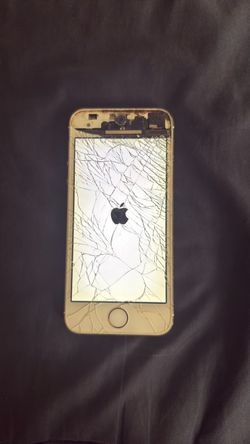 Apple iPhone – Cracked Screen, Powers On