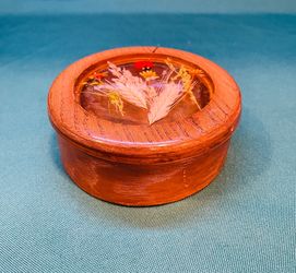 Vintage wooden trinket box with lucite top and wheat/flowers/lady bug!