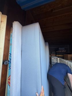 3 Twin & 1 queen bed box spring