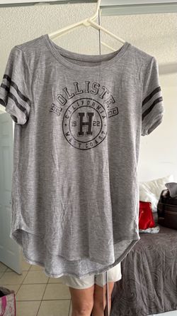 Hollister Gray Graphic T-Shirt