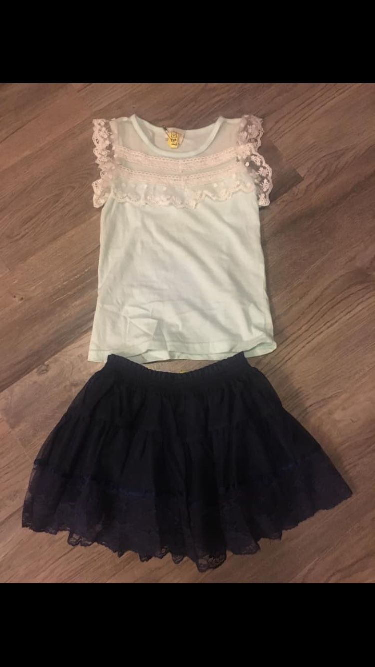 Kids clothes both for $15 dress size 4. Outfit size 3-4
