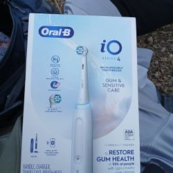 Oral -B iO Series 4 Rechargeable Toothbrush 