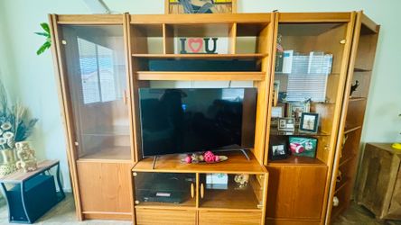 Large Solid Oak 3-Piece Entertainment Center / Wall Unit – Great Condition!