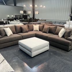 Large Deep Seating Sectional Water Resistant Fabric!!! 