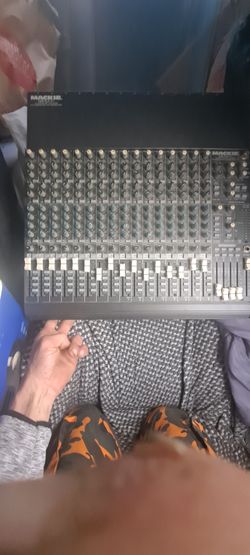 Mackie 1605VLZ Pro 16 Track Analog Mixer Board
