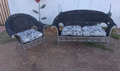Vintage Patio Set With Cushions