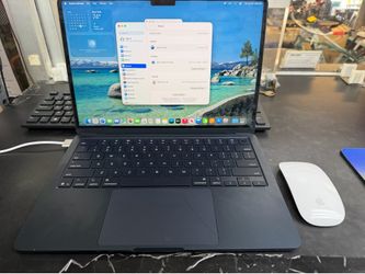 Apple MacBook Air 13 inch M4 100% battery