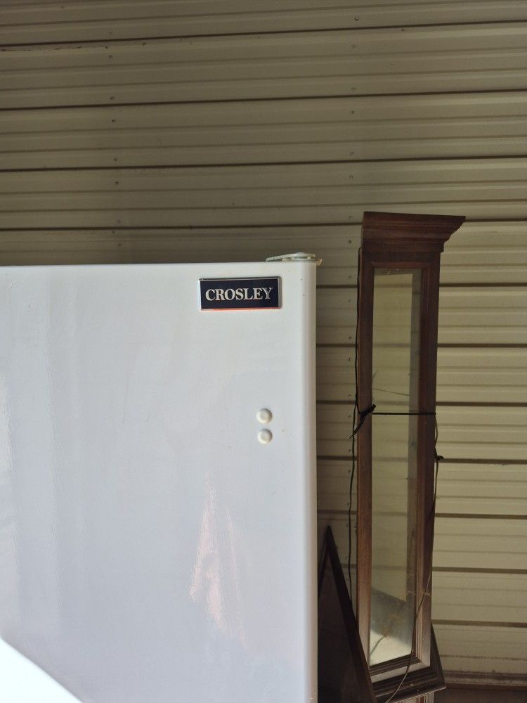 14.3 Cubic Foot Refrigerator