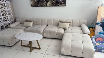 Sofá Y Mesa De Centro
