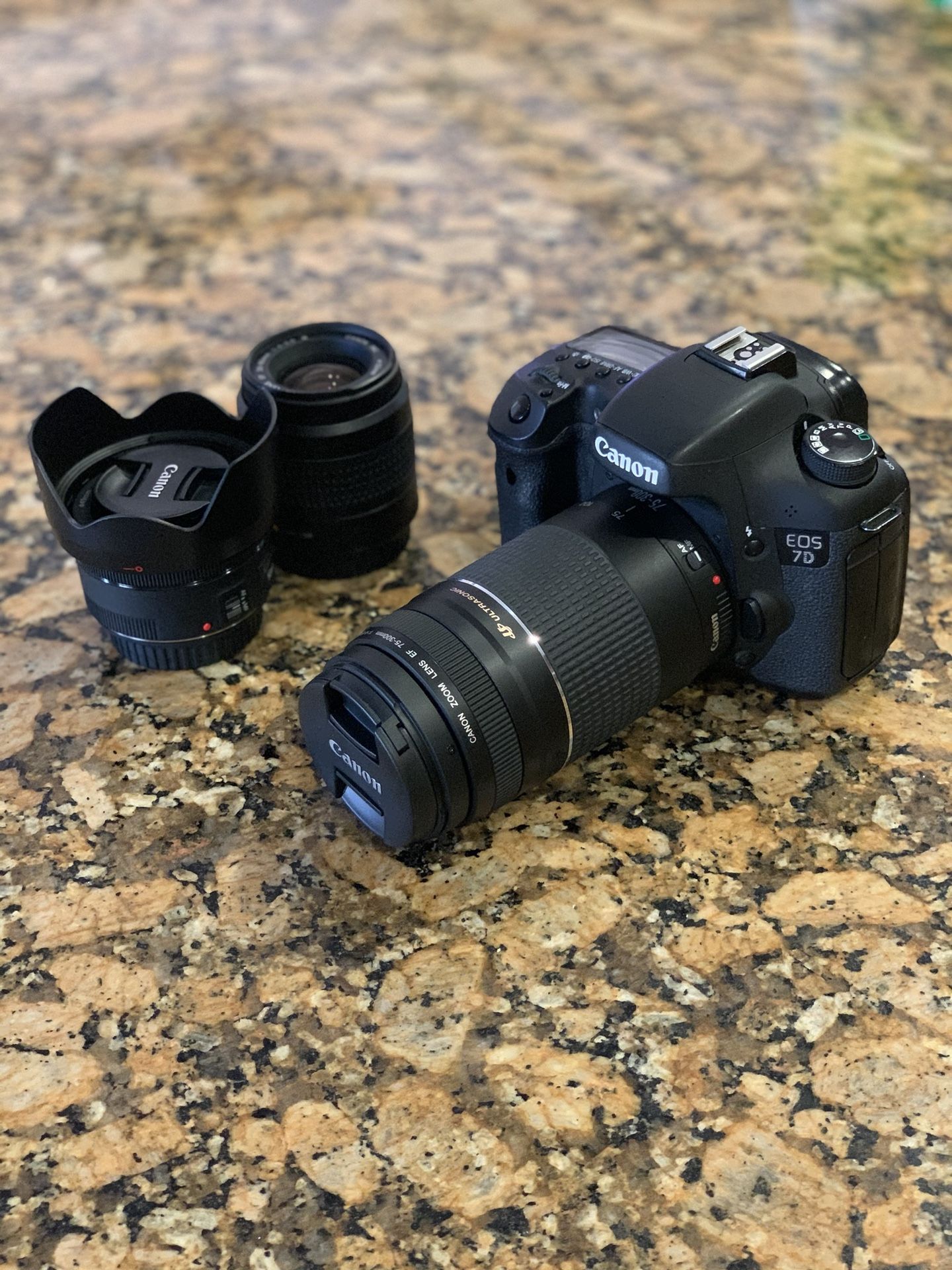 Canon EOS 7D (COMES WITH THREE LENSES + BATTERIES/CHARGER)