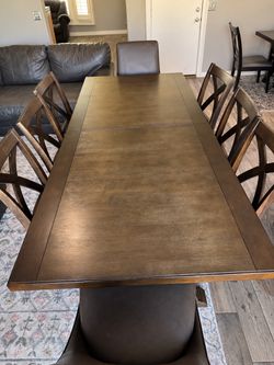 Thomasville 9pc Dining Set – Seats 8, Extends to 110" (Retail $1,800)